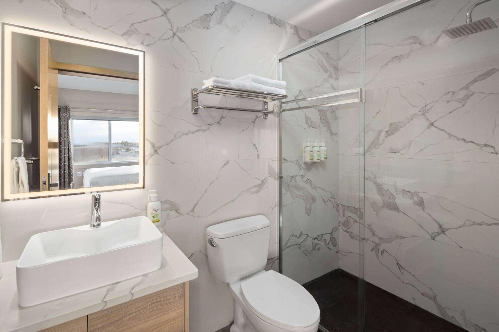 Baymont By Wyndham West Edmonton Hotell Eksteriør bilde