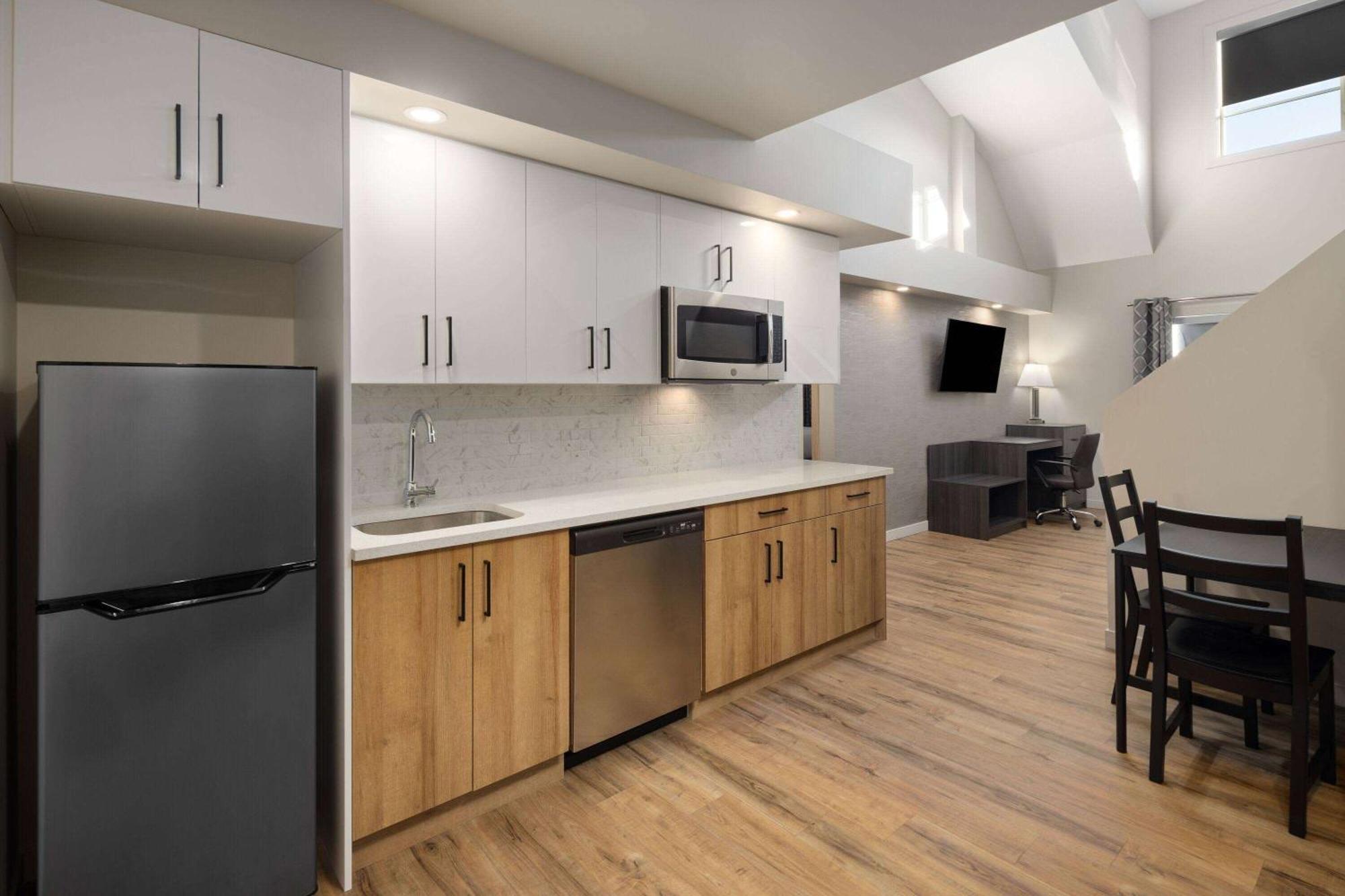 Baymont By Wyndham West Edmonton Hotell Eksteriør bilde