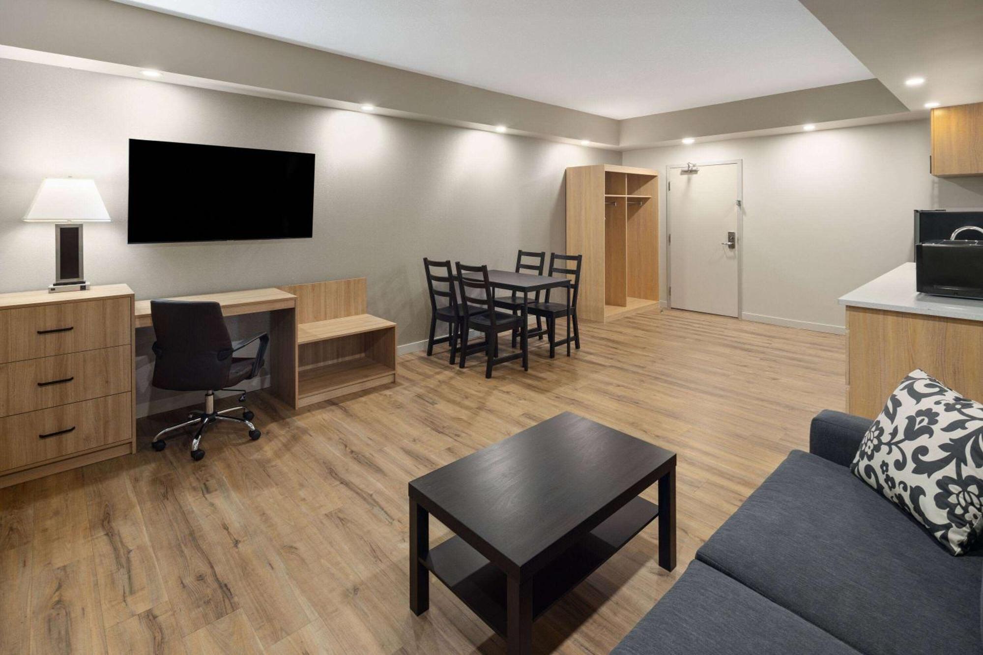 Baymont By Wyndham West Edmonton Hotell Eksteriør bilde